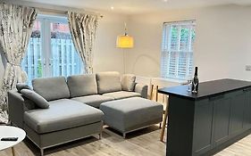 Gorgeous 2 Bed Apartment With Free Parking Near, Sefton Park, Palm House, Lark Lane, Liverpool And Everton Football Clubs